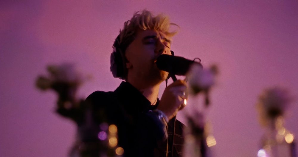 Benedict Cork singing Soulmates, frame from music video